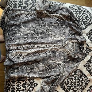 iZ Byer 3/4 sleeve blouse size Large